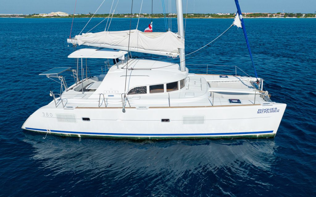 38 Lagoon catamaran 03