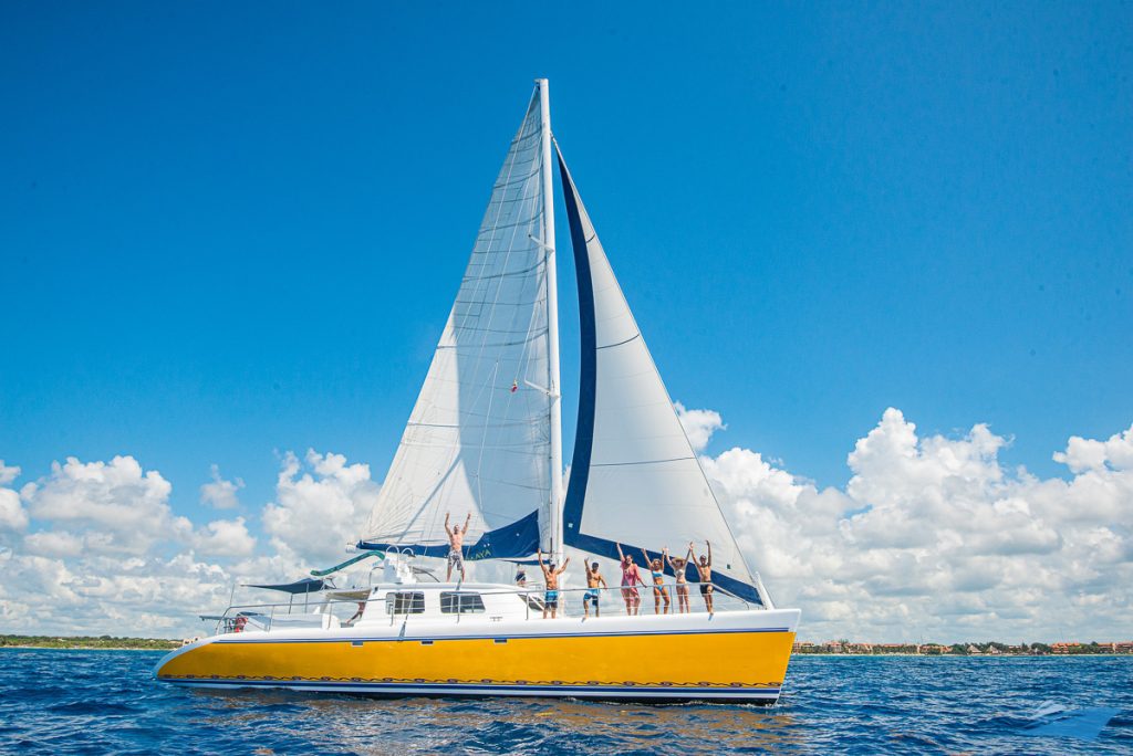 65-catamaran-01